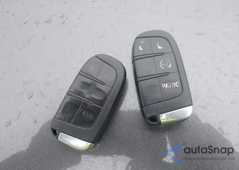 2017 Jeep Renegade Latitude 4X4 z USA, uszkodzony, nr VIN ZACCJBBB1HPF65206